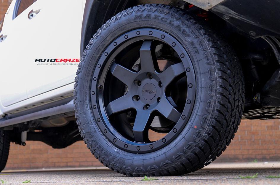 TOYOTA-HILUX-4WD-SIX-MATTE-BLACK-FACE-WITH-GLOSS-BLACK-WINDOWS
